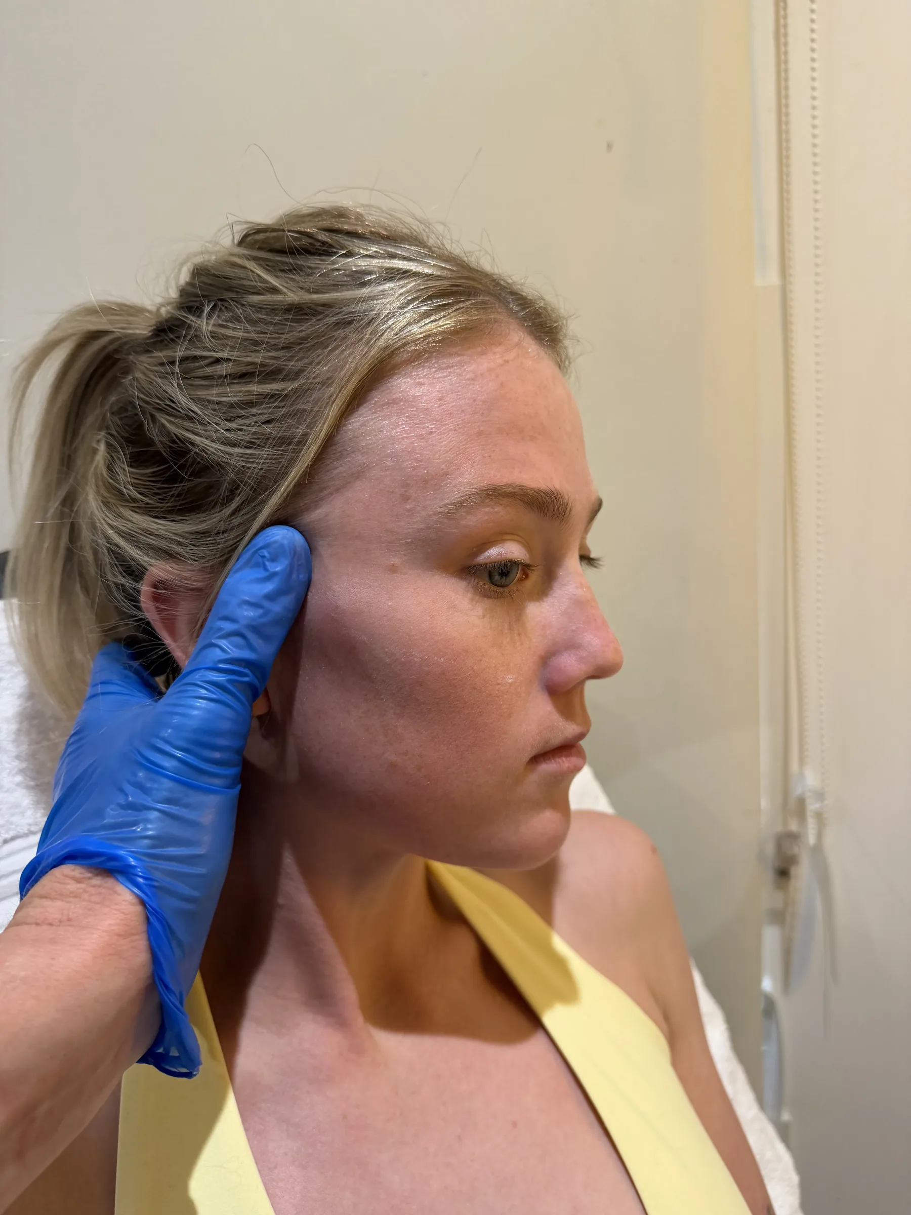 Staff model during midface assessment consultation