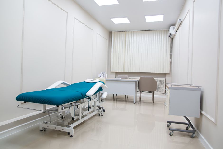 Calm modern clinic setting supporting the surrounding consultation content.
