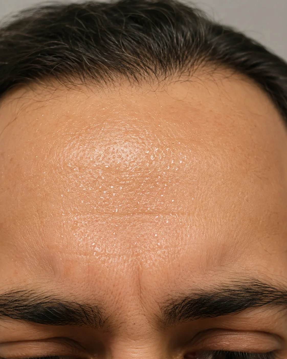 Exercise and sweating image used to discuss heat, exertion and training timing before a consultation