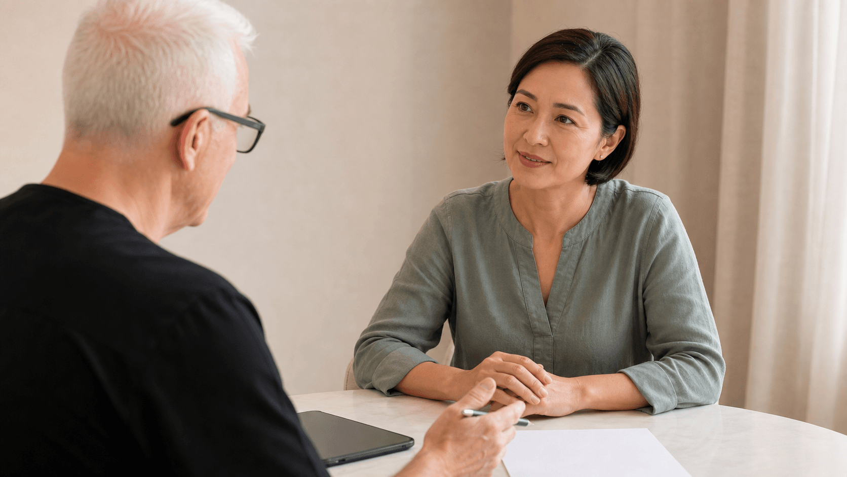 Adult discussing the timing of a possible allergic reaction during a calm clinical review conversation
