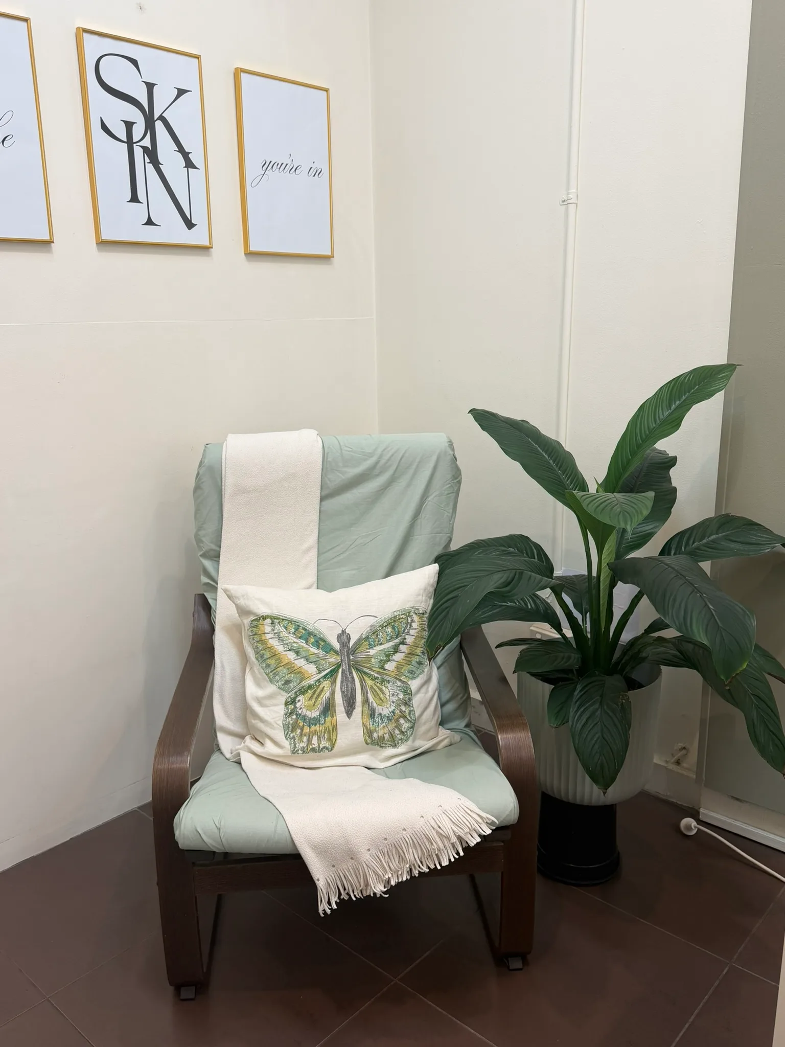 Empty chair at the Oakleigh clinic after a live Balaclava travel check